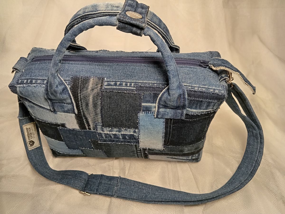 Джинсовая сумочка в стиле "Боро". (18 см х 26 см х 8 см)