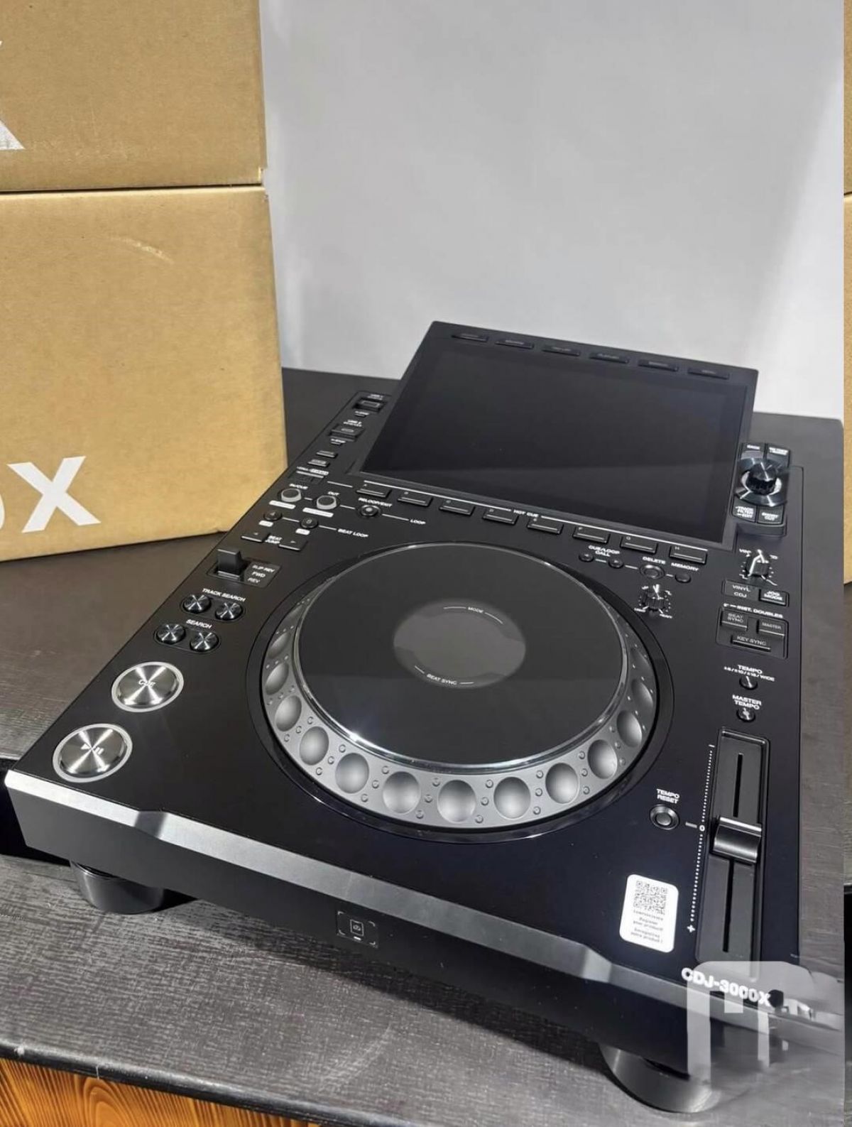 2x AlphaTheta CDJ-3000X,  AlphaTheta EUPHONIA, Pioneer CDJ-3000, Pioneer DJM-A9, Pioneer DJM-V10-LF, Pioneer DJM-S11, Pioneer DJM-V10,  Pioneer CDJ-2000NXS2 ,  Pioneer DJM-900NXS2 , Pioneer DJM-Tour1, Pioneer CDJ-Tour1