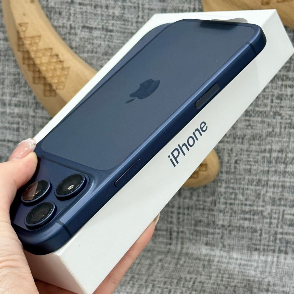 Apple iPhone 17 Pro Max, iPhone 17 Pro, iPhone 17, iPhone Air, iPhone 16 Pro Max, iPhone 16 Pro, iPhone 16, iPhone 16 Plus,  Samsung Galaxy S26 Ultra , Samsung Galaxy S26  , Samsung Galaxy S25 Ultra, Sony PlayStation PS5 Pro