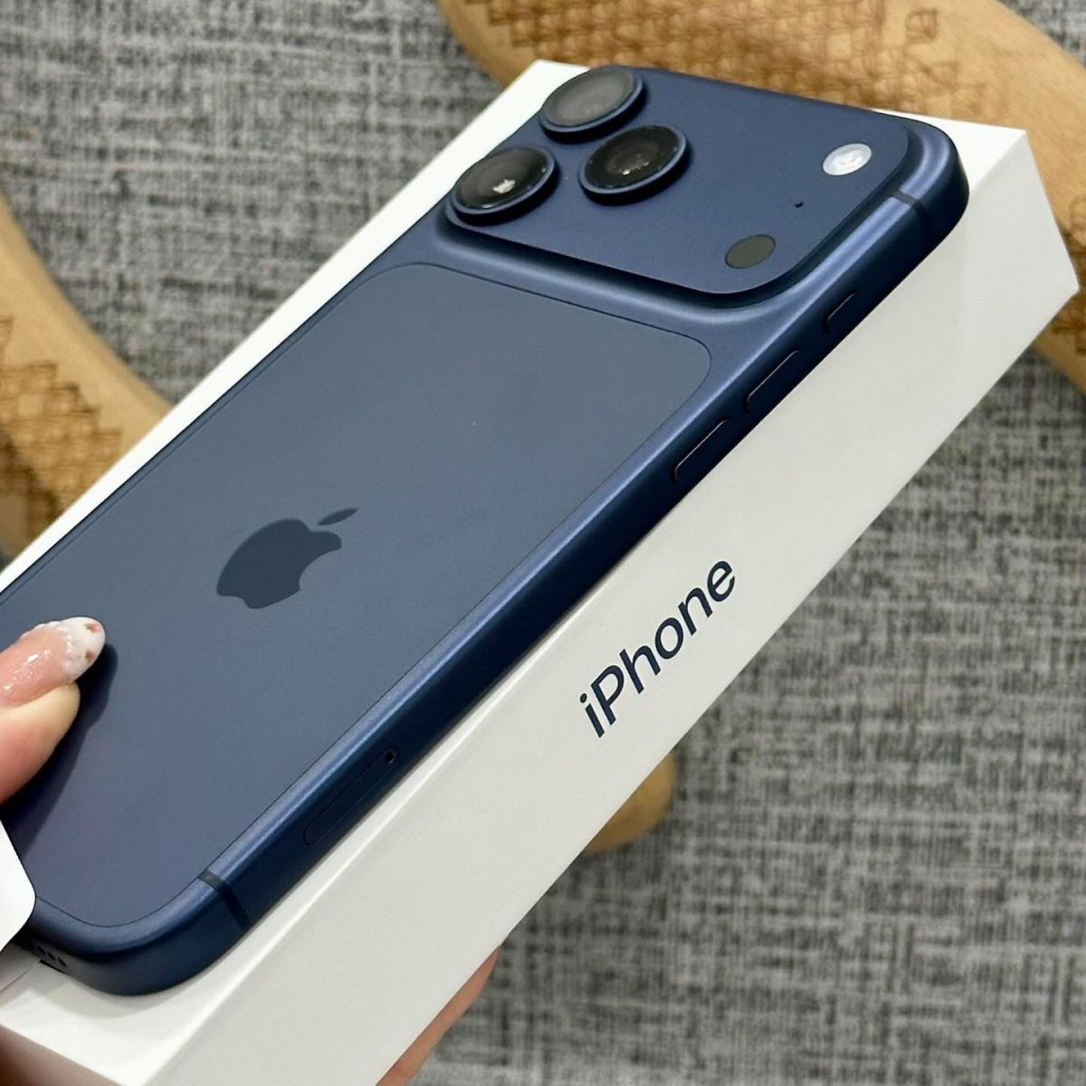 Apple iPhone 17 Pro Max, iPhone 17 Pro, iPhone 17, iPhone Air, iPhone 16 Pro Max, iPhone 16 Pro, iPhone 16, iPhone 16 Plus,  Samsung Galaxy S26 Ultra , Samsung Galaxy S26  , Samsung Galaxy S25 Ultra, Sony PlayStation PS5 Pro