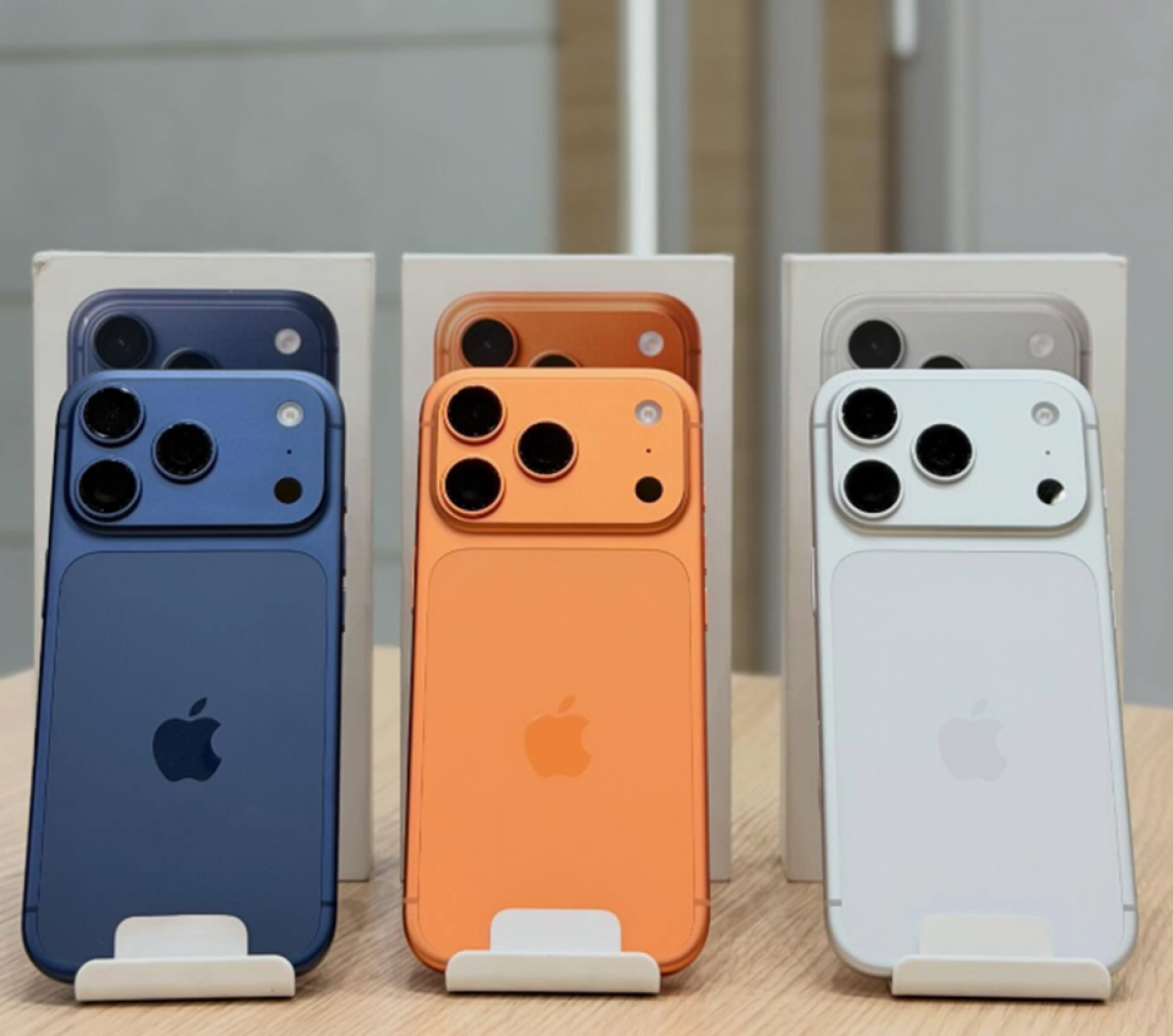 Apple iPhone 17 Pro Max, iPhone 17 Pro, iPhone 17, iPhone Air, iPhone 16 Pro Max, iPhone 16 Pro, iPhone 16, iPhone 16 Plus,  Samsung Galaxy S26 Ultra , Samsung Galaxy S26  , Samsung Galaxy S25 Ultra, Sony PlayStation PS5 Pro