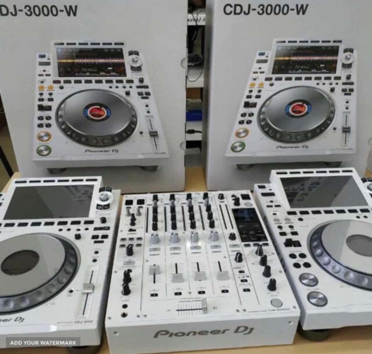 Pioneer CDJ-3000-W (2) + 1xDJM-900NXS2-W / 2x Pioneer Cdj-2000Nxs2W +1x Djm-900Nxs2W /2x Pioneer CDJ-Tour1 +1x Pioneer DJM-Tour1