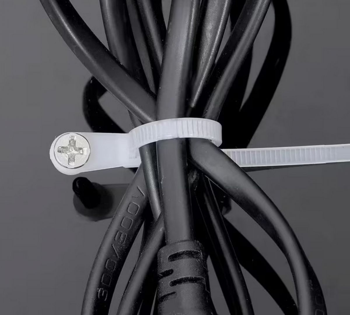 Nailonist kaablisidemete (klambrite) komplekt - 100tükki, mustad