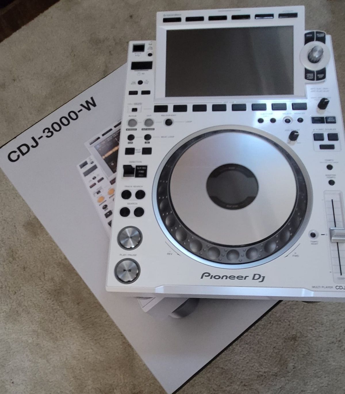 2x AlphaTheta CDJ-3000X,  AlphaTheta EUPHONIA, Pioneer CDJ-3000, Pioneer DJM-A9, Pioneer DJM-V10-LF, Pioneer DJM-S11, Pioneer DJM-V10,  Pioneer CDJ-2000NXS2 ,  Pioneer DJM-900NXS2 , Pioneer DJM-Tour1, Pioneer CDJ-Tour1