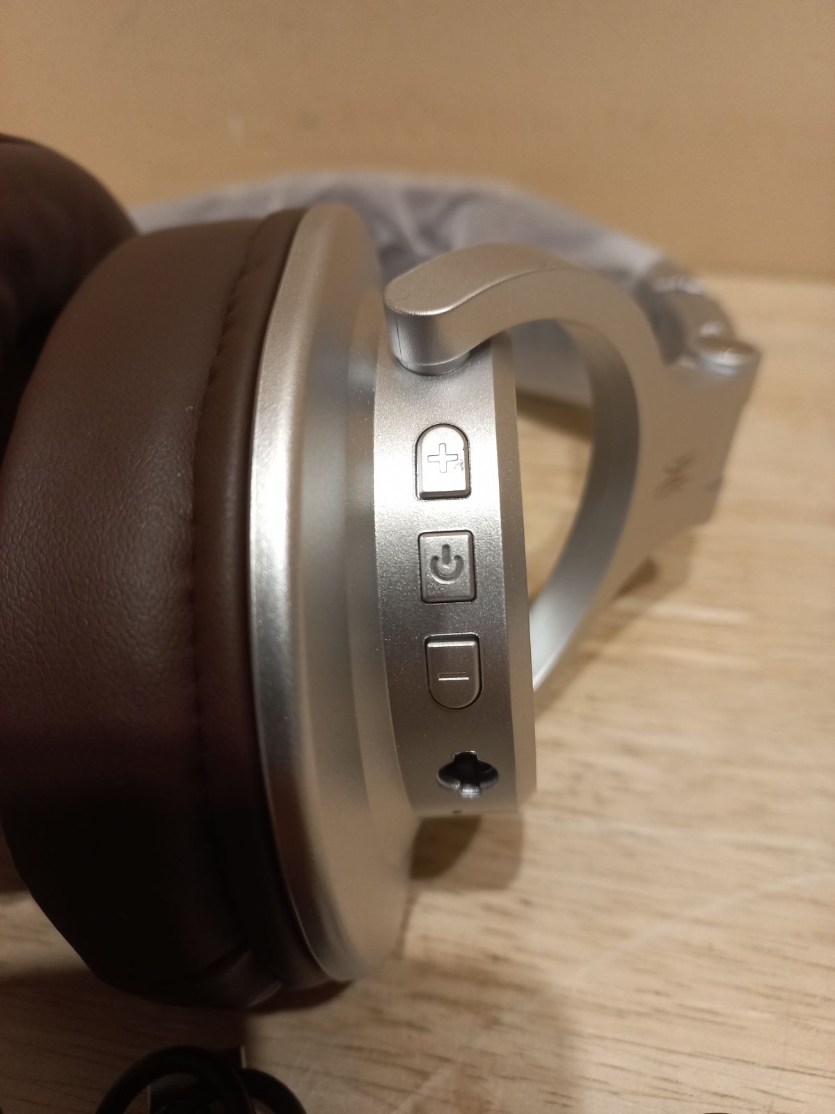 OneOdio on-ear Bluetooth headphones
