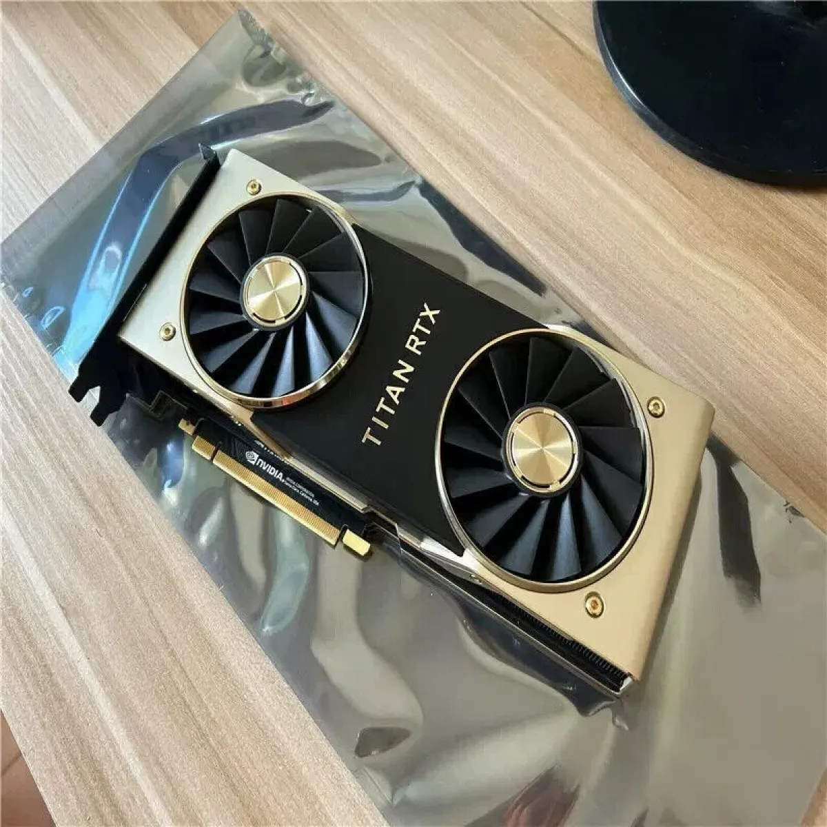Видеокарта NVIDIA Titan RTX 24 ГБ GDDR6, PCIe 3.0, CUDA