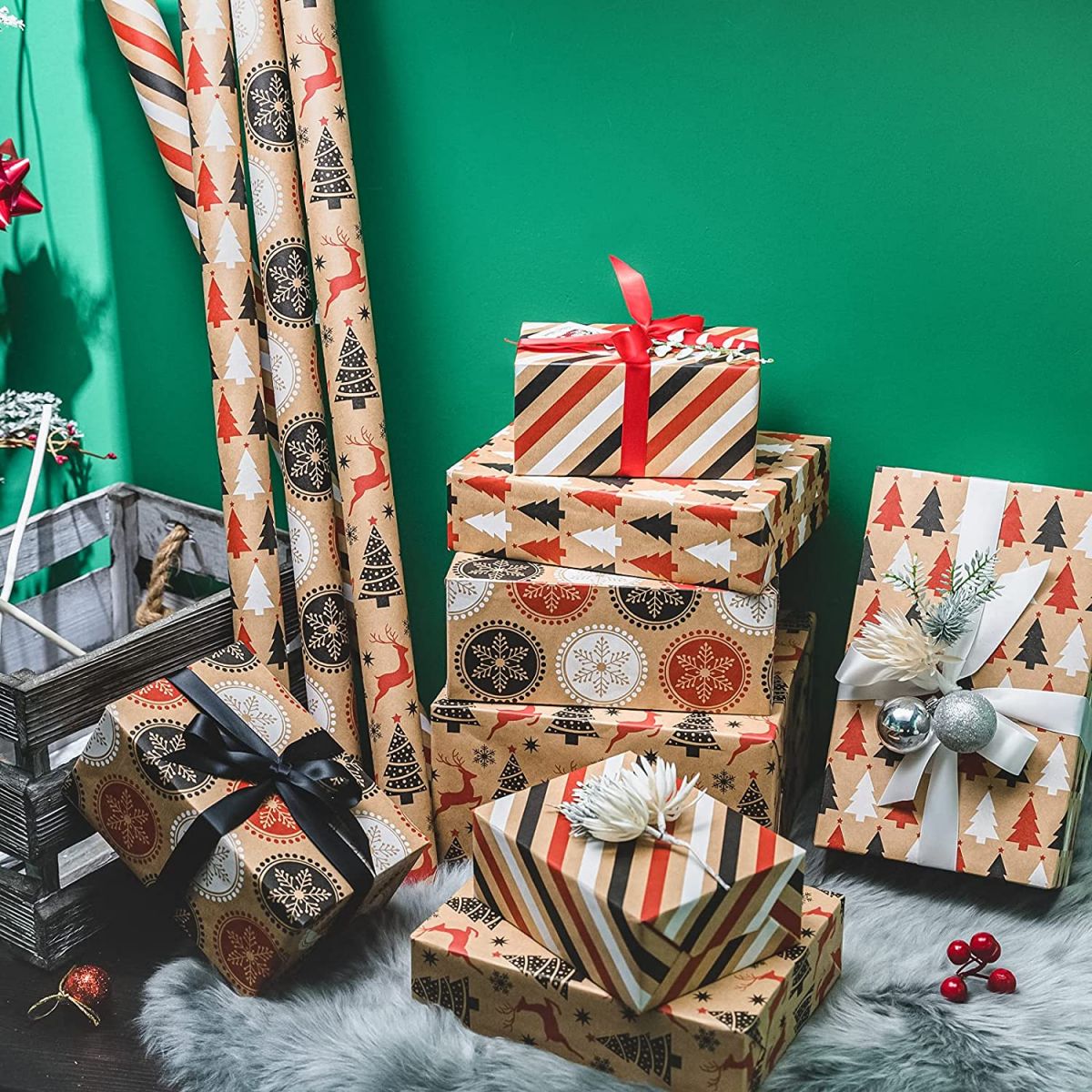 4 rolls of wrapping paper (76 x 305 cm)