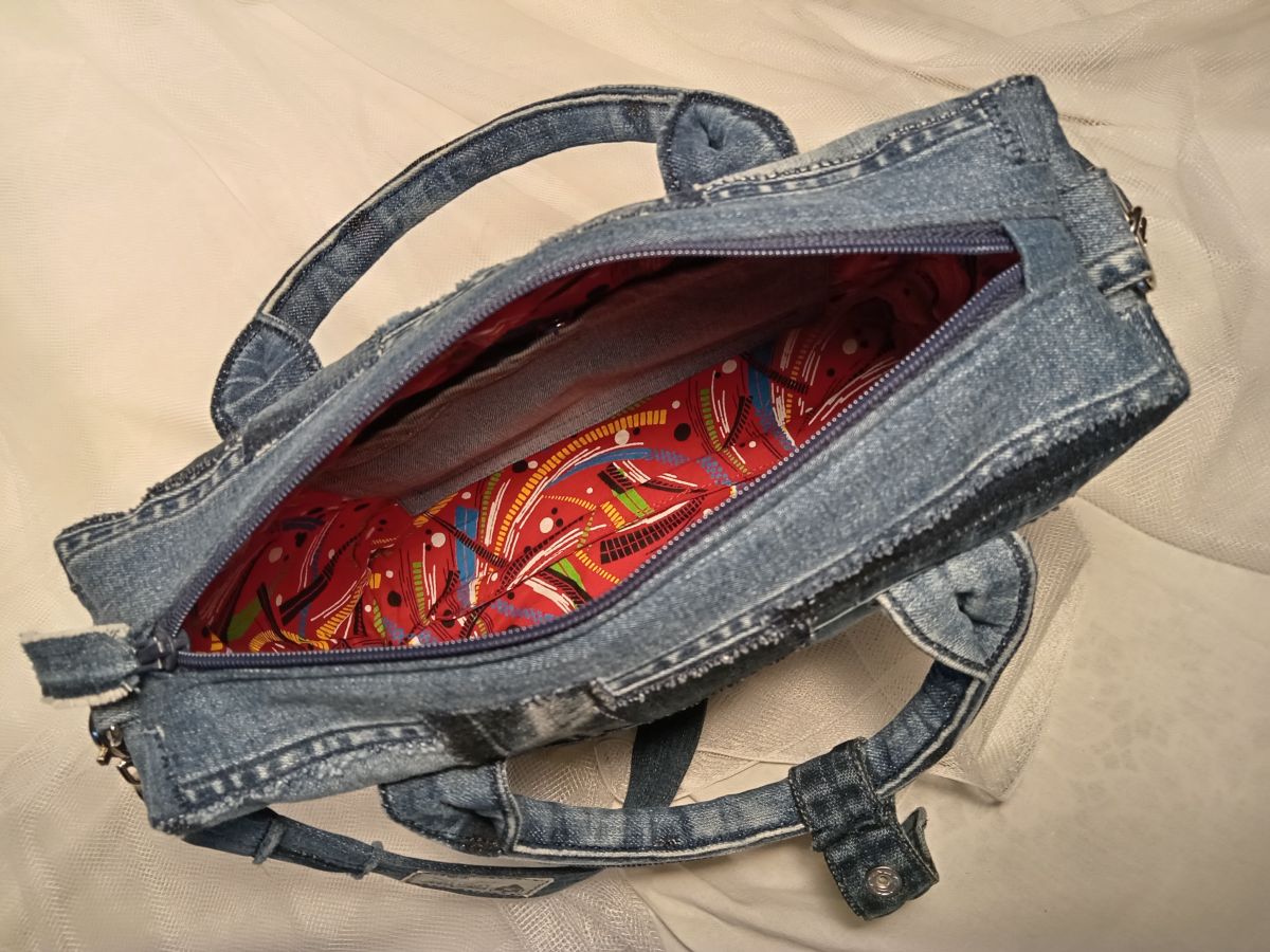 Джинсовая сумочка в стиле "Боро". (18 см х 26 см х 8 см)