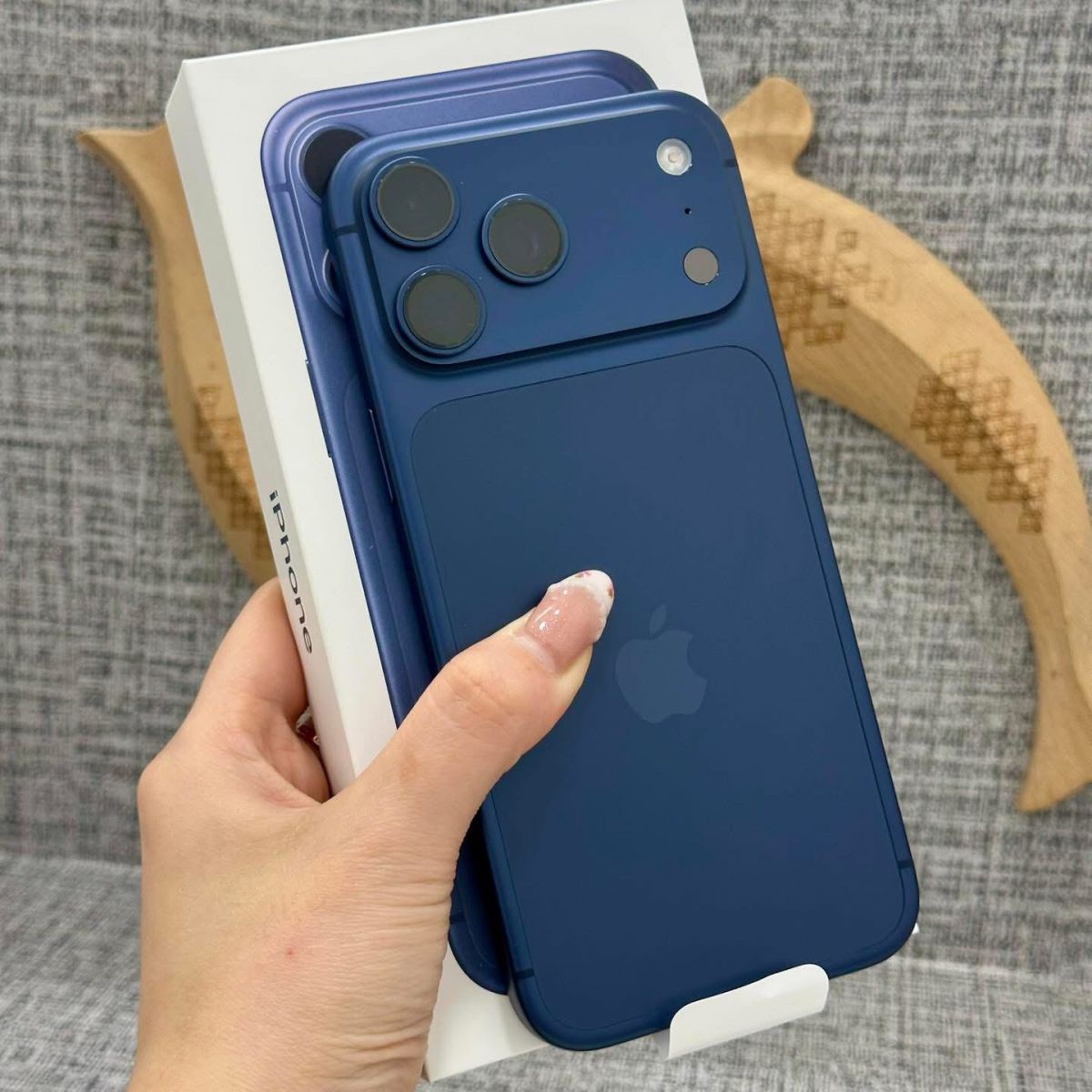 Apple iPhone 17 Pro Max, iPhone 17 Pro, iPhone 17, iPhone Air, iPhone 16 Pro Max, iPhone 16 Pro, iPhone 16, iPhone 16 Plus,  Samsung Galaxy S26 Ultra , Samsung Galaxy S26  , Samsung Galaxy S25 Ultra, Sony PlayStation PS5 Pro