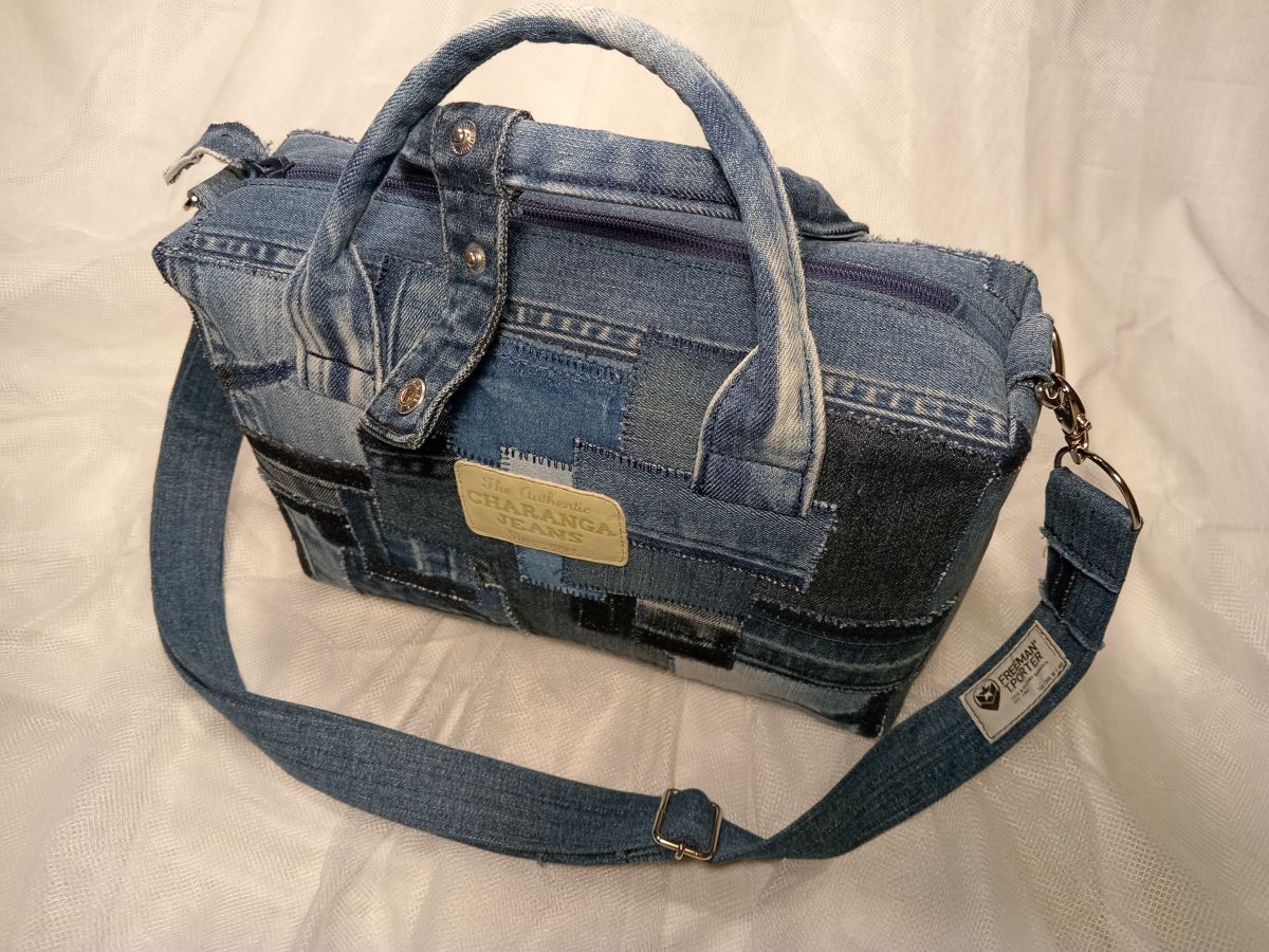 Джинсовая сумочка в стиле "Боро". (18 см х 26 см х 8 см)