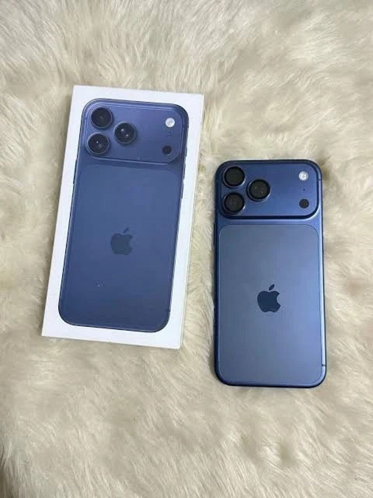 Apple iPhone 17 Pro Max 256GB (100% Batt)