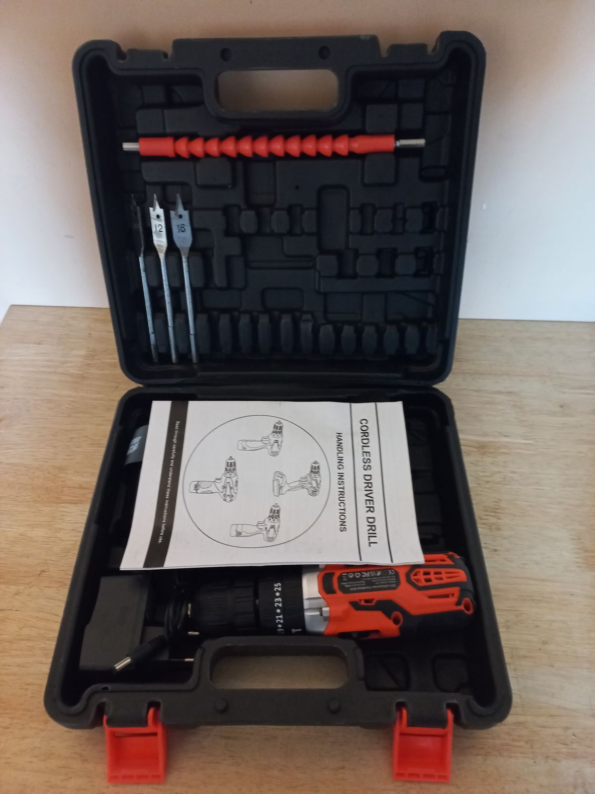 Cordless screwdriver – drill FAHEFANA 12 V (with 2 batteries 2.0 Ah)