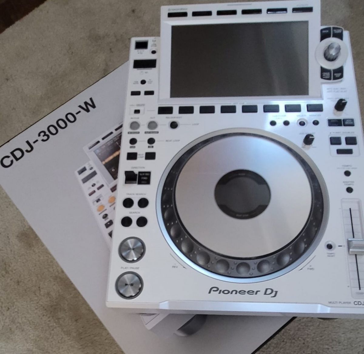 Pioneer CDJ-3000-W (2) + 1xDJM-900NXS2-W / 2x Pioneer Cdj-2000Nxs2W +1x Djm-900Nxs2W /2x Pioneer CDJ-Tour1 +1x Pioneer DJM-Tour1