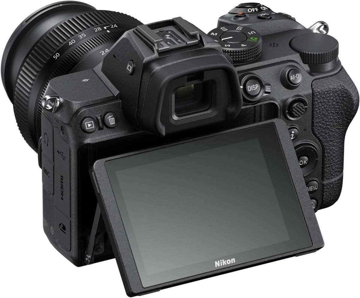 Selling : Nikon Z5 Mirrorless Digital Camera + Z 24-70mm f/4 S Lens