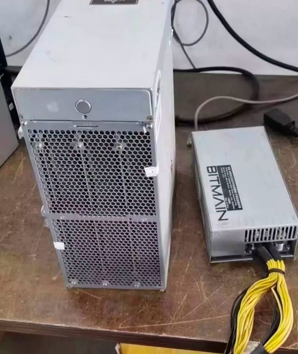 Bitmain Antminer Z15 420 kSol/s