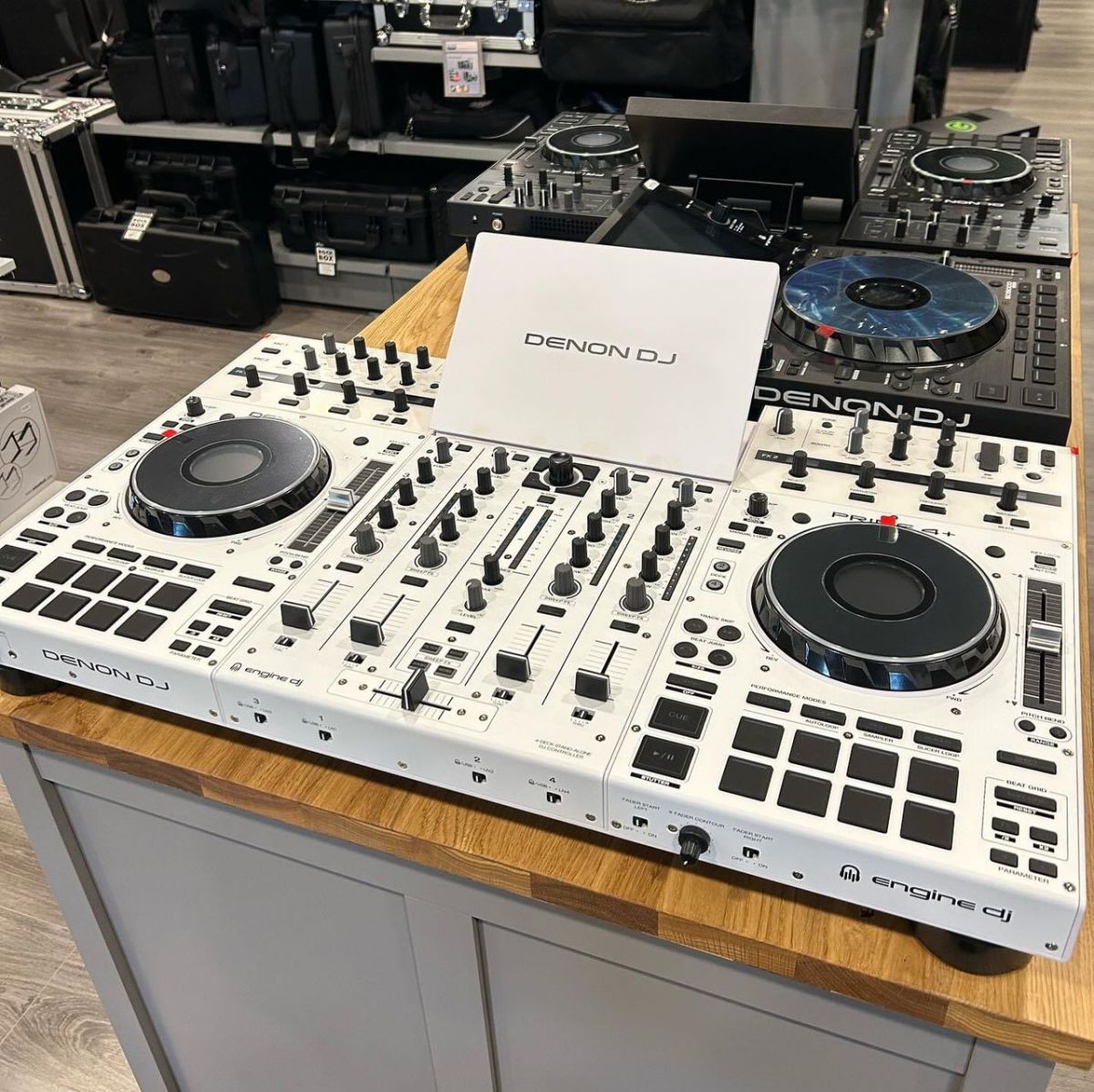 Новые AlphaTheta XDJ-AZ, AlphaTheta OMNIS-DUO, AlphaTheta DDJ-GRV6, Denon DJ Prime 4+W, Pioneer DJ OPUS-QUAD, Pioneer XDJ XZ DJ System, Pioneer XDJ-RX3, Pioneer DDJ RZX, Pioneer DDJ-REV7, Pio