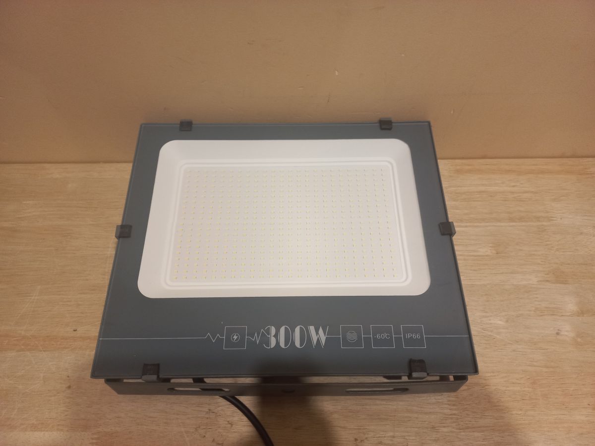 LED prožektor 300 W, IP67 (Uus)
