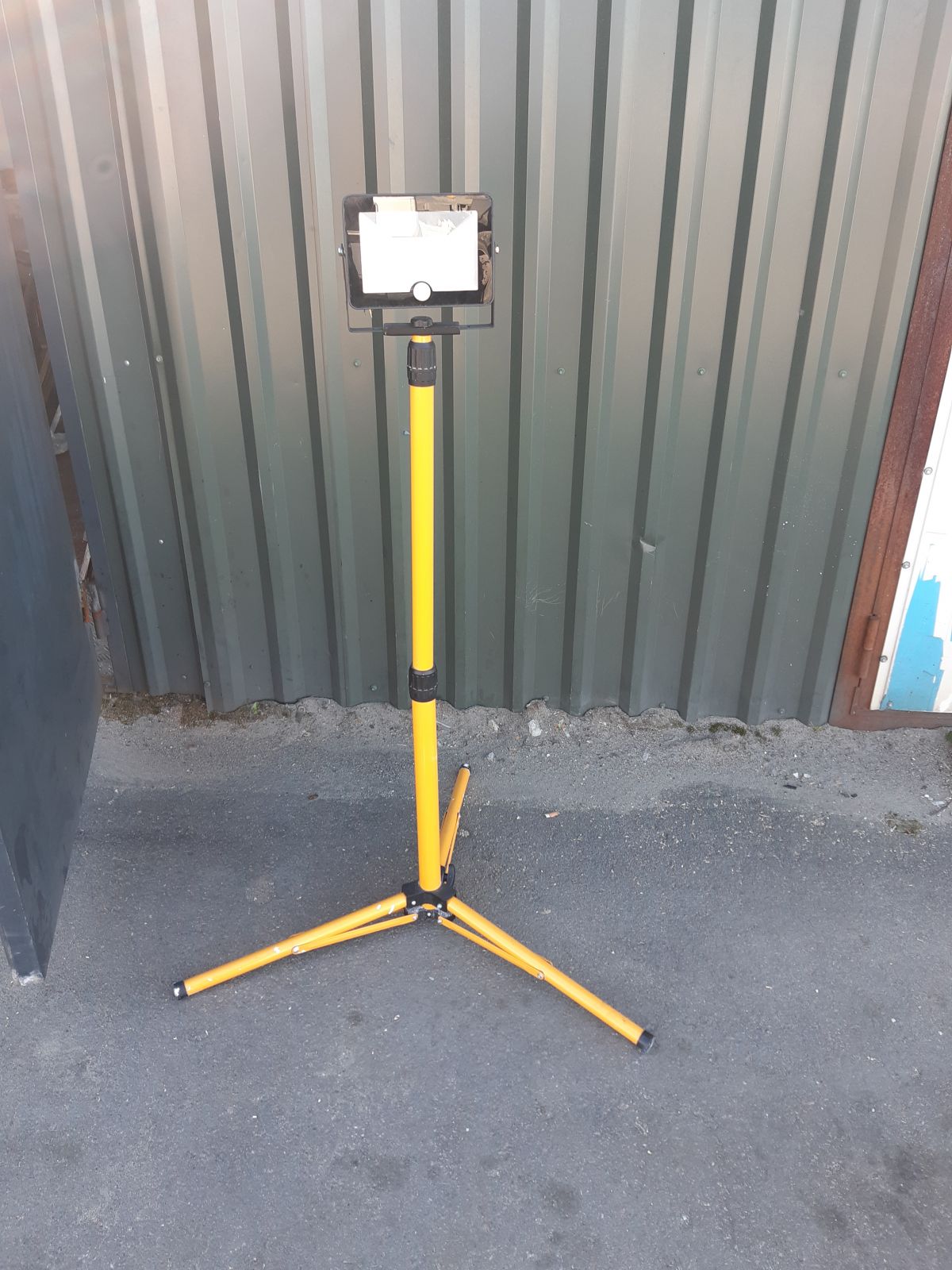 Statiivide prožektor SAFFIT SFL80-50