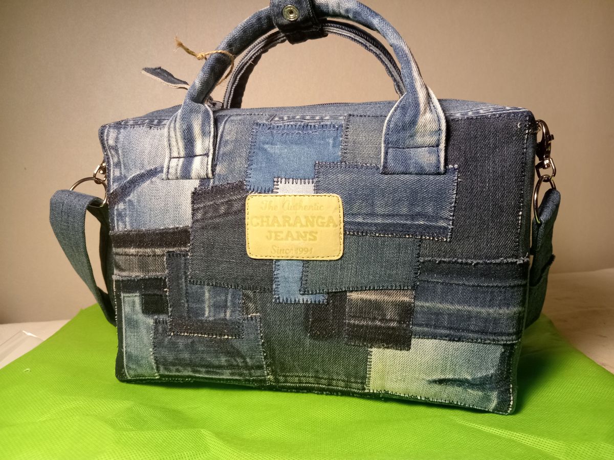 Джинсовая сумочка в стиле "Боро". (18 см х 26 см х 8 см)