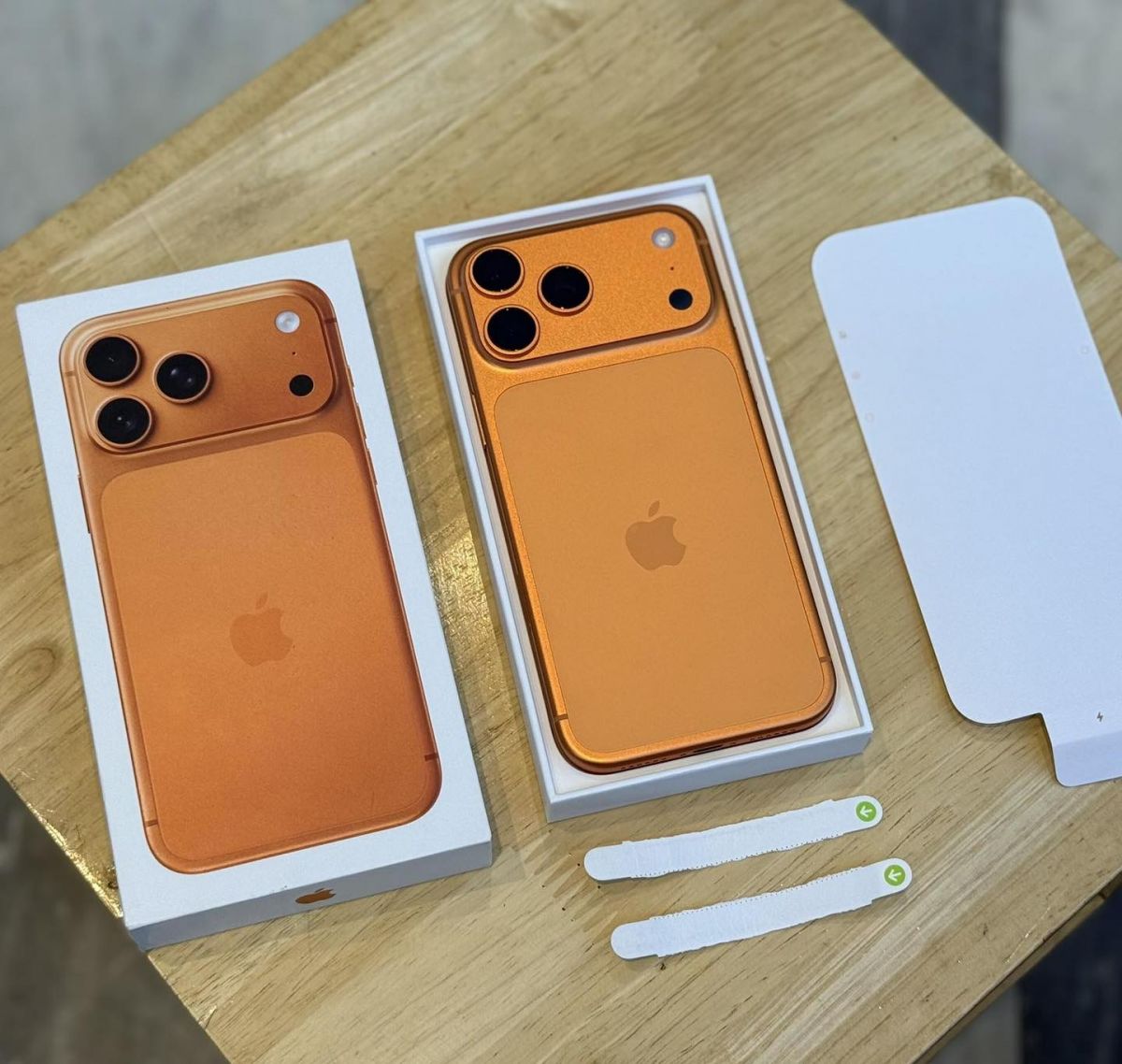 Apple iPhone 17 Pro Max, iPhone 17 Pro, iPhone 17, iPhone Air, iPhone 16 Pro Max, iPhone 16 Pro, iPhone 16, iPhone 16 Plus,  Samsung Galaxy S26 Ultra , Samsung Galaxy S26  , Samsung Galaxy S25 Ultra, Sony PlayStation PS5 Pro