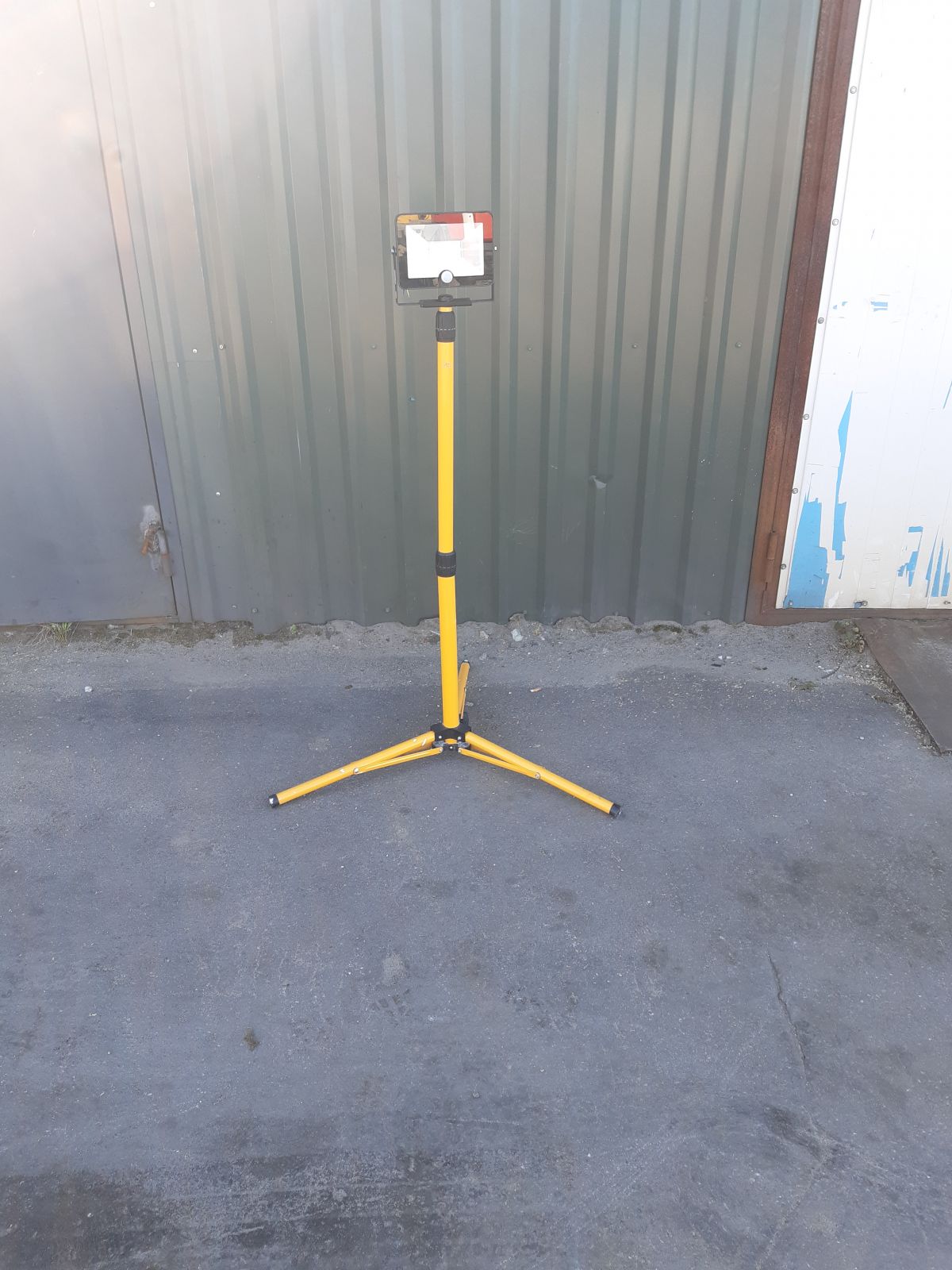 Statiivide prožektor SAFFIT SFL80-50