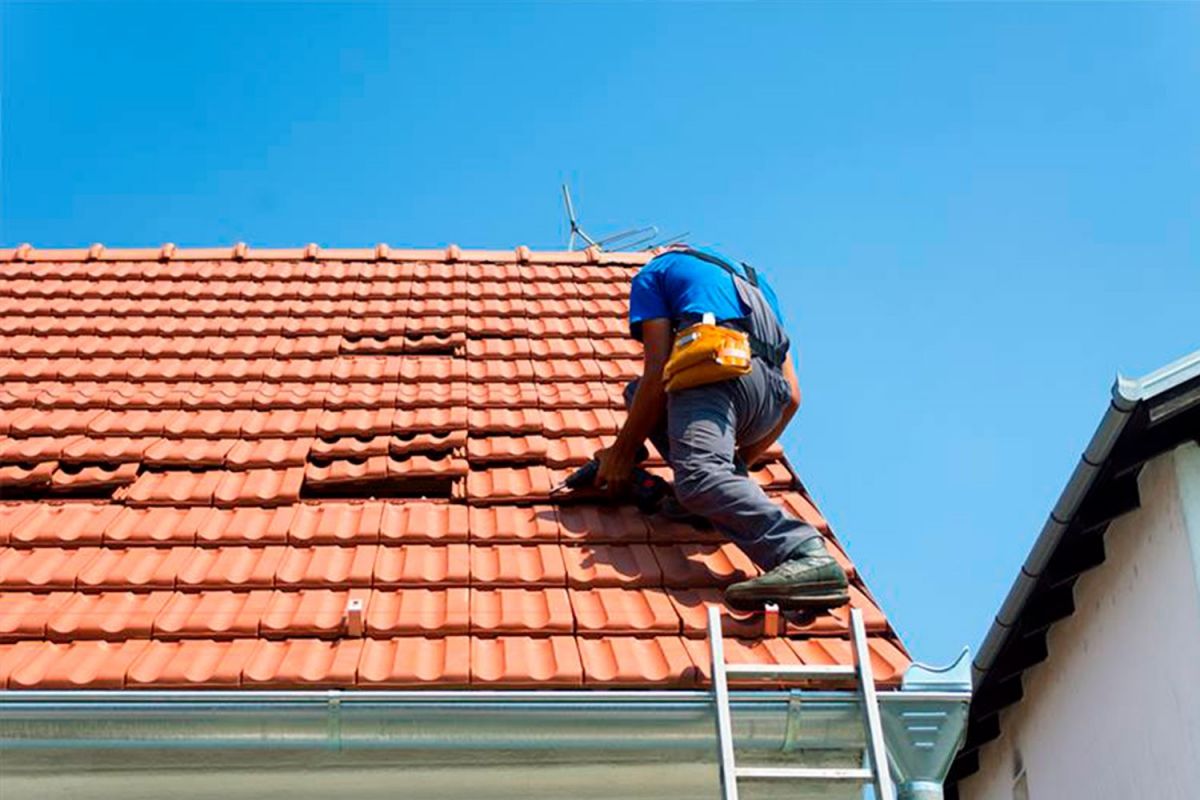 Workers required to install a tiled roof