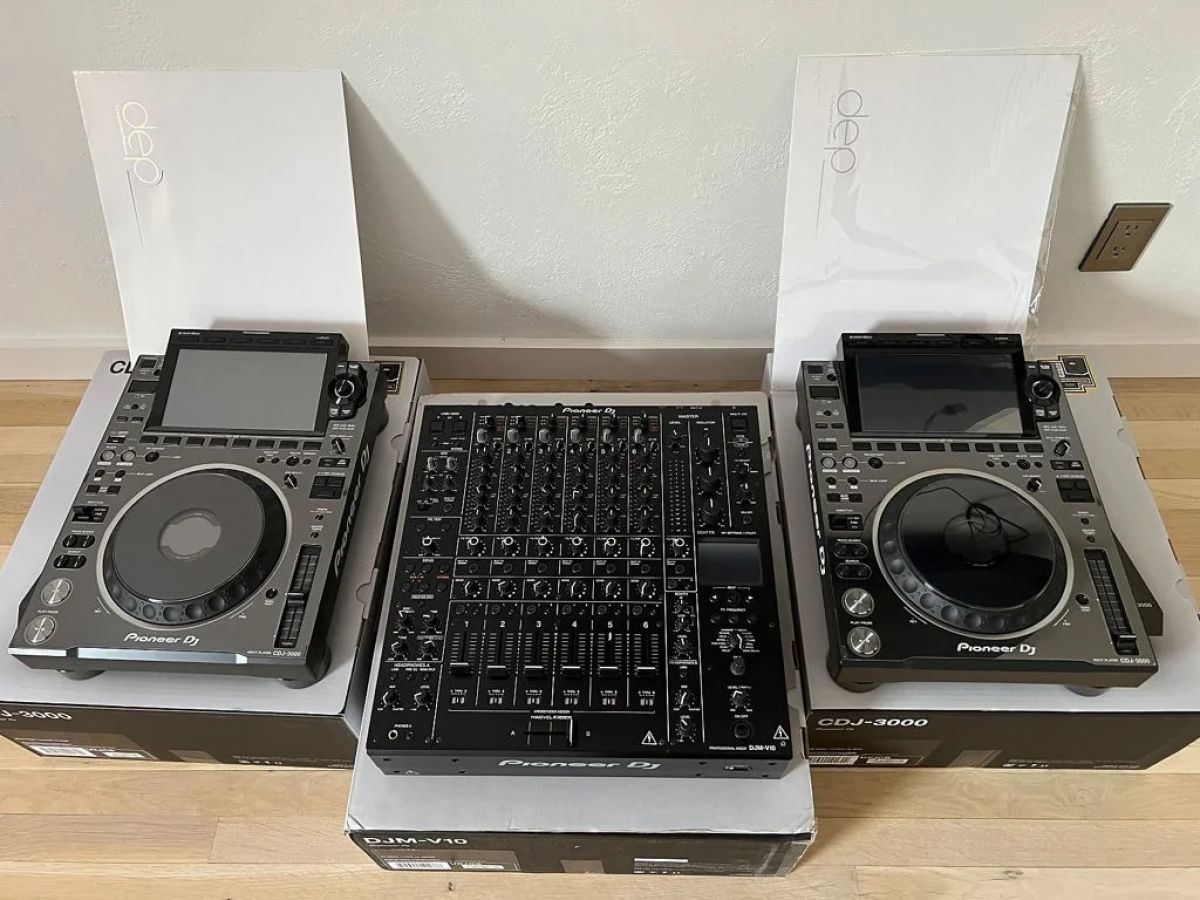 Новые 2x AlphaTheta CDJ-3000X, EUPHONIA, Pioneer CDJ-3000, Pioneer DJM-A9, Pioneer DJM-V10-LF, Pioneer DJM-S11, Pioneer DJM-V10, Pioneer DJM-Tour1, Pioneer CDJ-Tour1