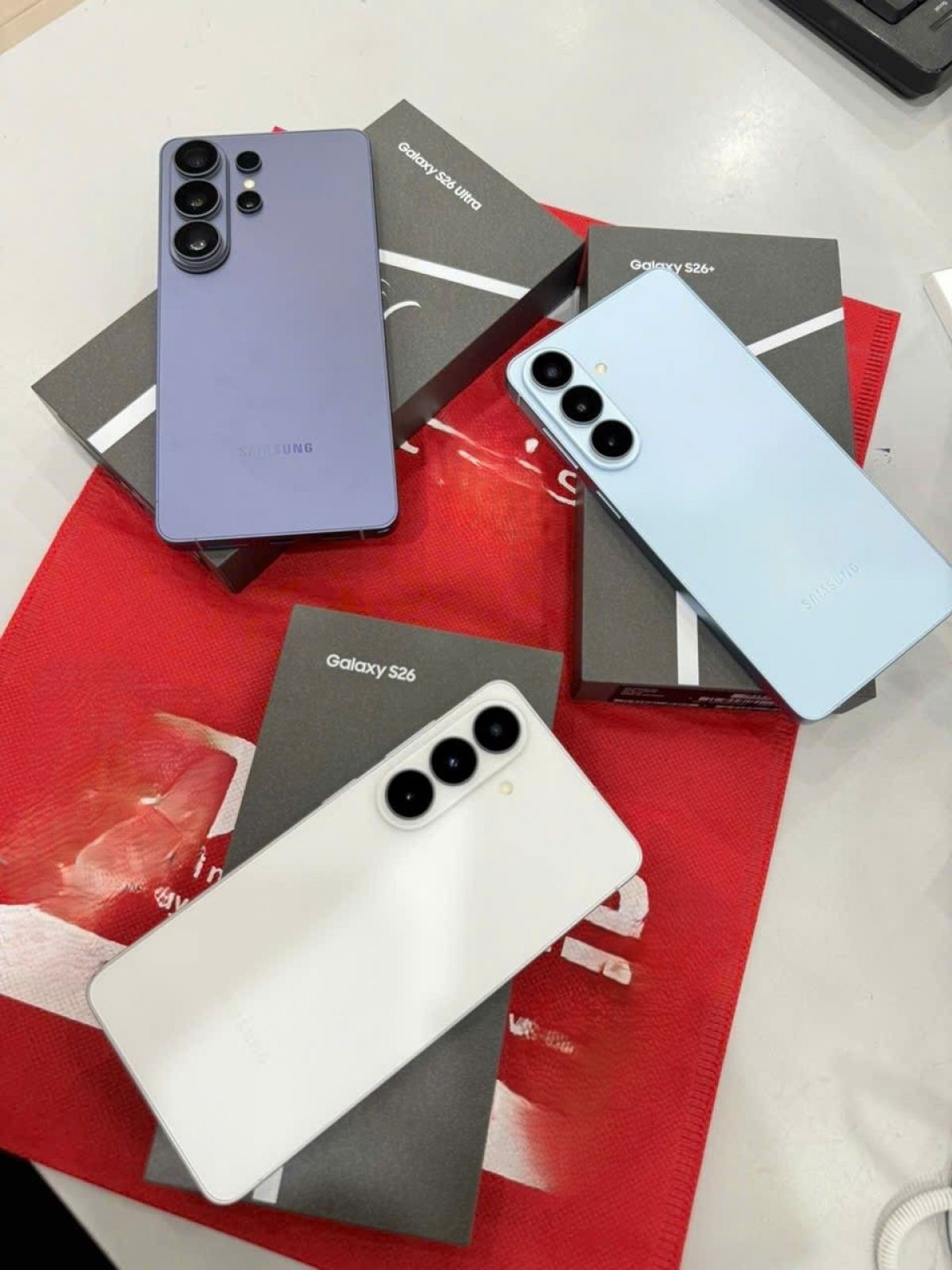 Samsung Galaxy S26 Ultra , Samsung Galaxy S26, Samsung Galaxy S26+ ,Samsung Galaxy S25 Ultra , Samsung  S25, Samsung Galaxy Z Fold7, Apple iPhone 17 Pro Max, iPhone 17 Pro, iPhone 17 , iPhone