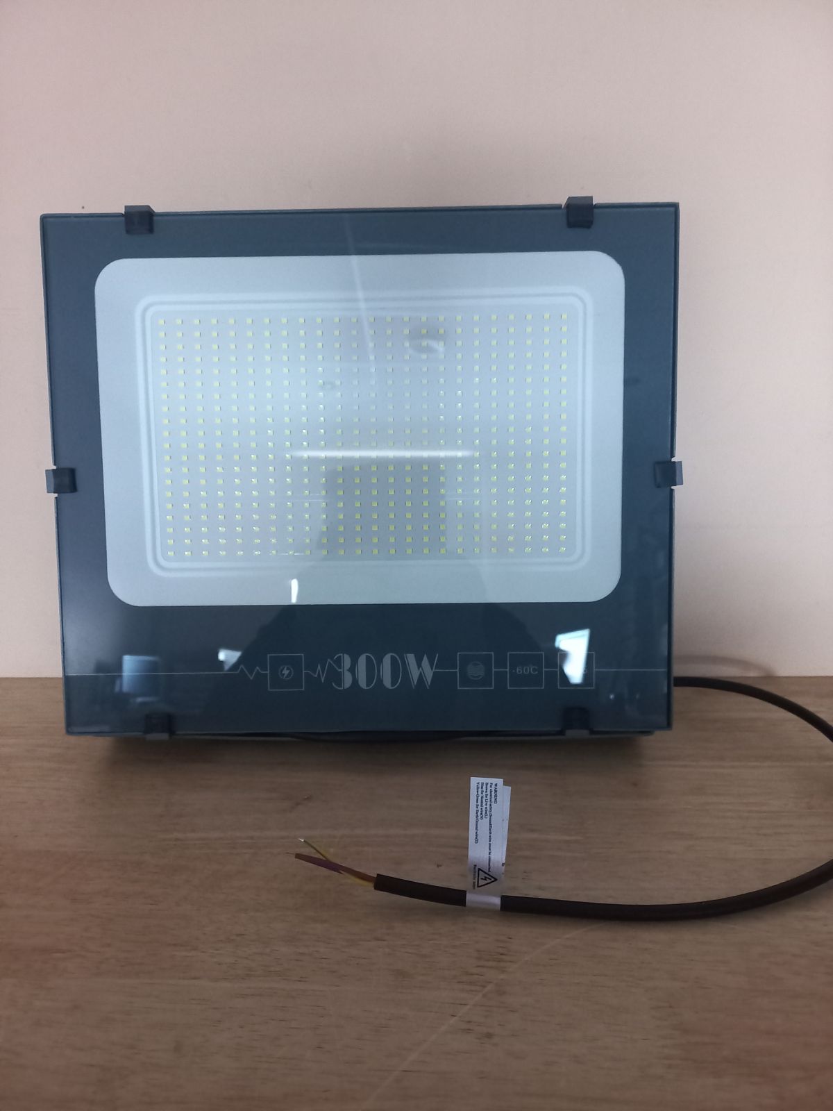 LED prožektor 300 W, IP67 (Uus)