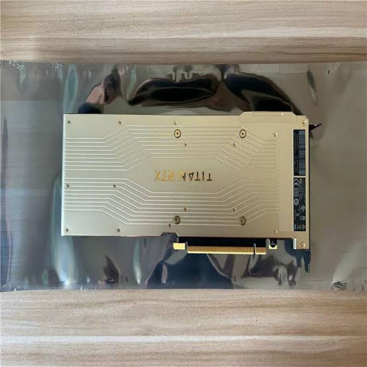 Видеокарта NVIDIA Titan RTX 24 ГБ GDDR6, PCIe 3.0, CUDA