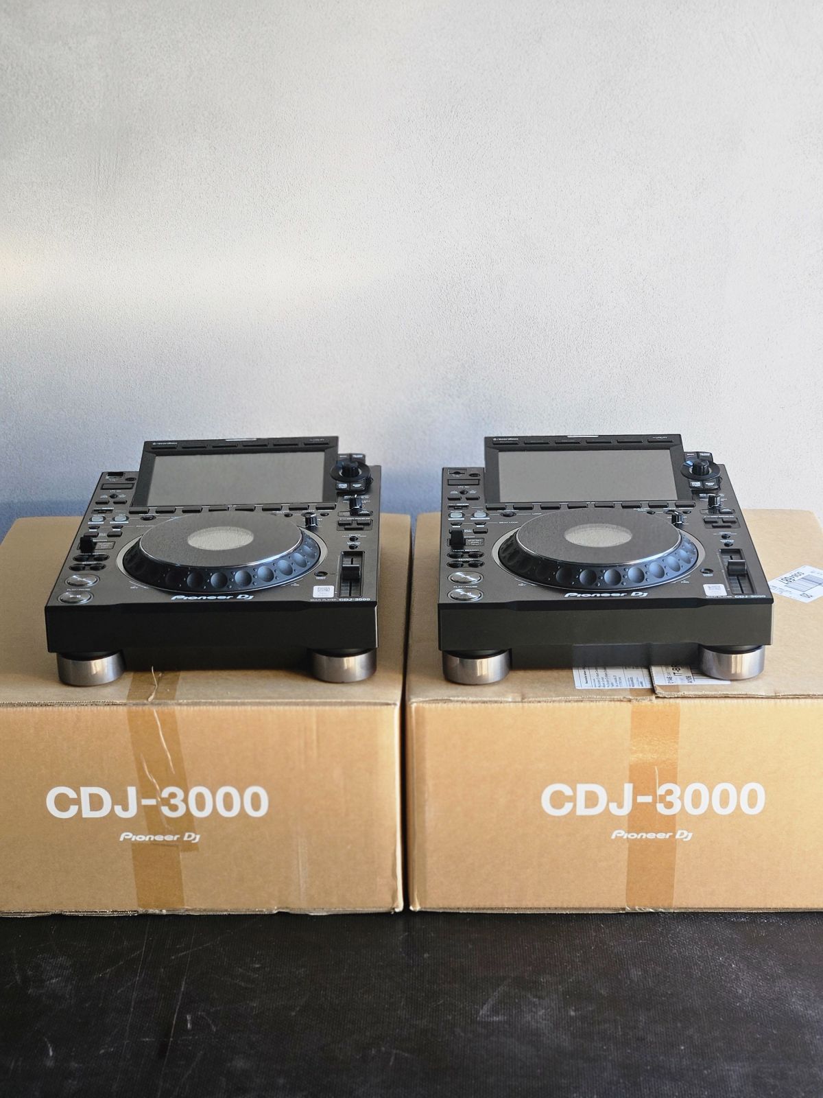 Pioneer CDJ-3000-W (2) + 1xDJM-900NXS2-W / 2x Pioneer Cdj-2000Nxs2W +1x Djm-900Nxs2W /2x Pioneer CDJ-Tour1 +1x Pioneer DJM-Tour1