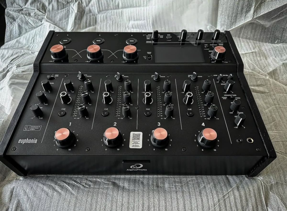 Новые 2x AlphaTheta CDJ-3000X, EUPHONIA, Pioneer CDJ-3000, Pioneer DJM-A9, Pioneer DJM-V10-LF, Pioneer DJM-S11, Pioneer DJM-V10, Pioneer DJM-Tour1, Pioneer CDJ-Tour1