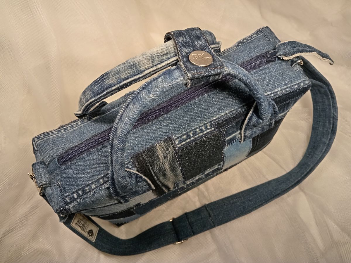 Джинсовая сумочка в стиле "Боро". (18 см х 26 см х 8 см)