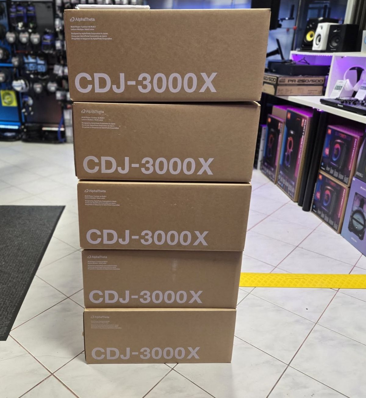 2x AlphaTheta CDJ-3000X,  AlphaTheta EUPHONIA, Pioneer CDJ-3000, Pioneer DJM-A9, Pioneer DJM-V10-LF, Pioneer DJM-S11, Pioneer DJM-V10,  Pioneer CDJ-2000NXS2 ,  Pioneer DJM-900NXS2 , Pioneer DJM-Tour1, Pioneer CDJ-Tour1