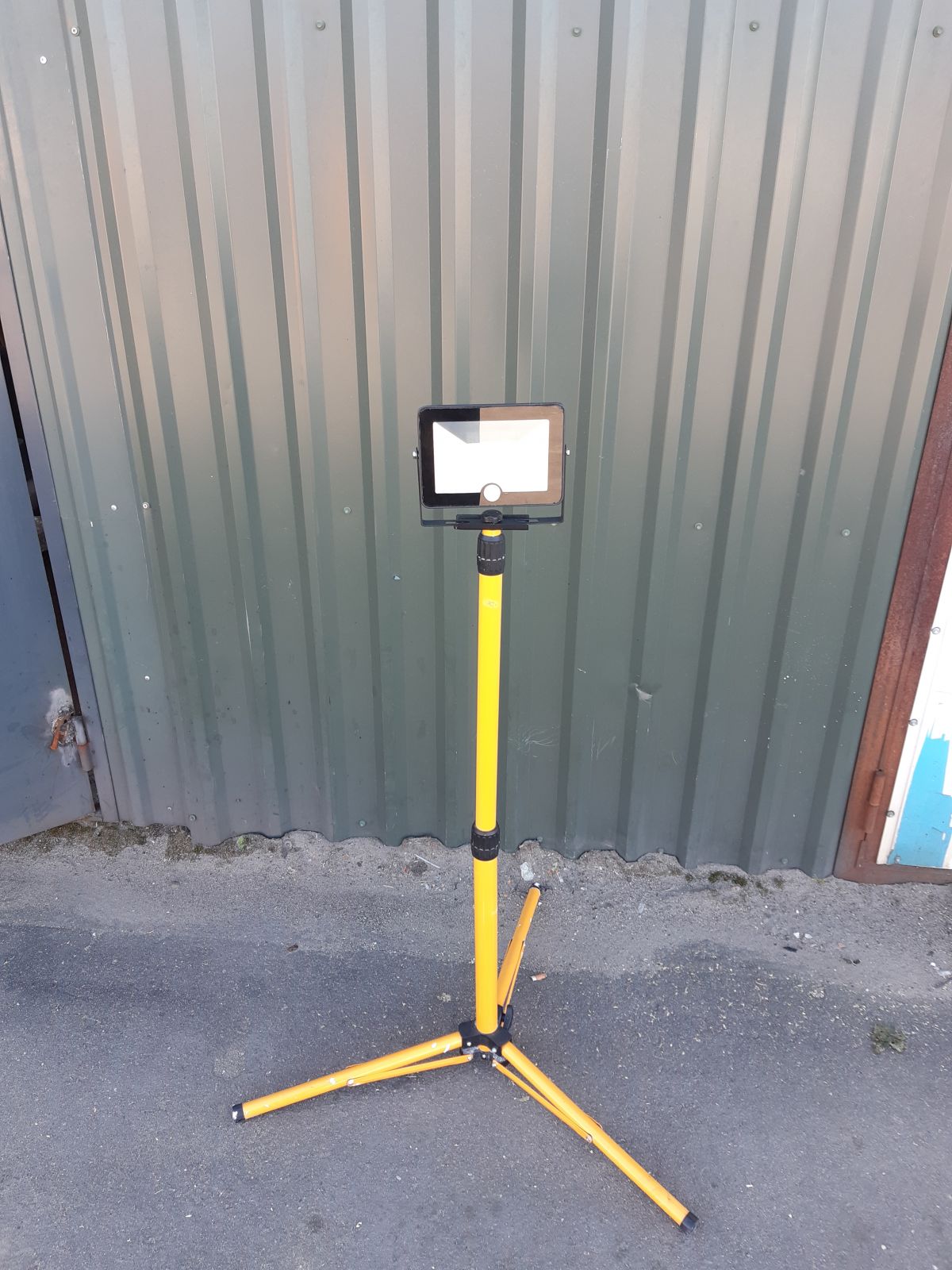 Statiivide prožektor SAFFIT SFL80-50