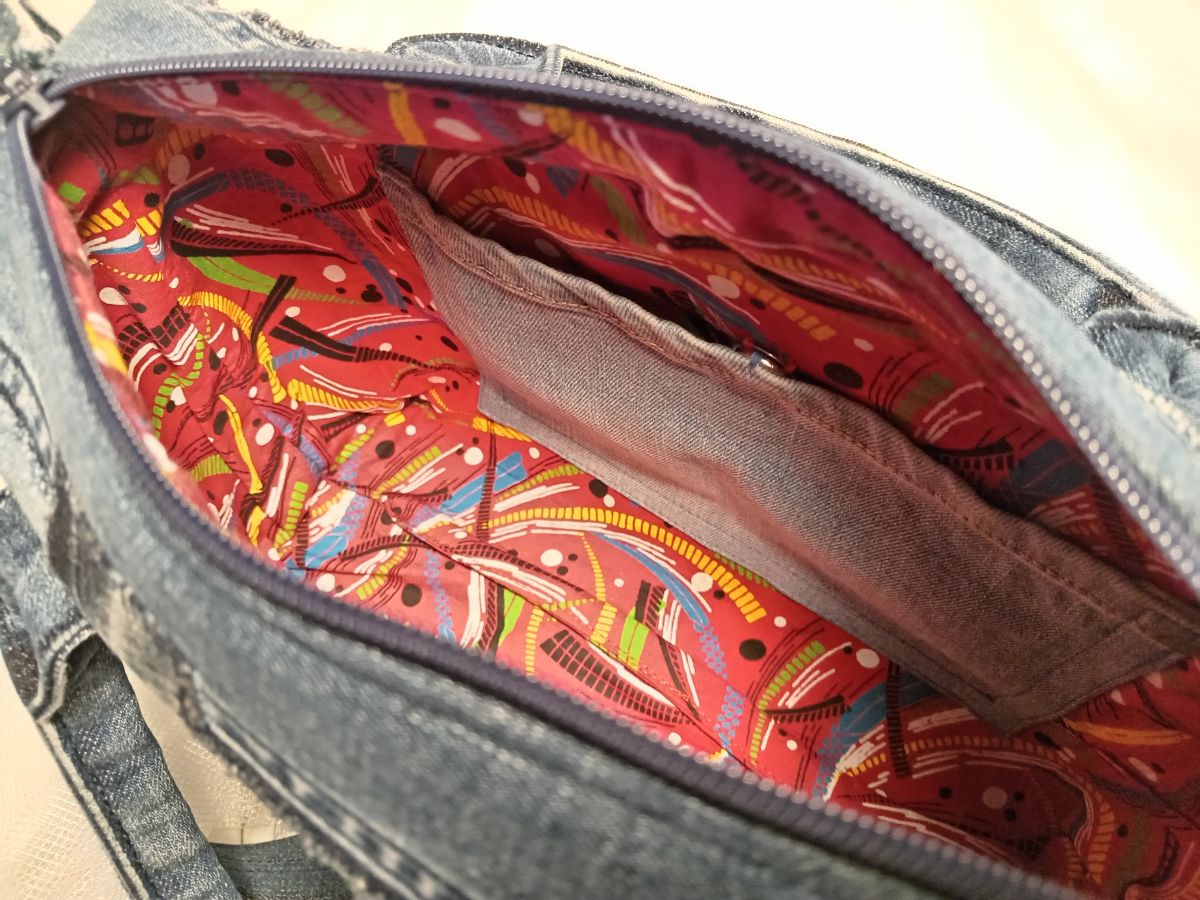 Джинсовая сумочка в стиле "Боро". (18 см х 26 см х 8 см)