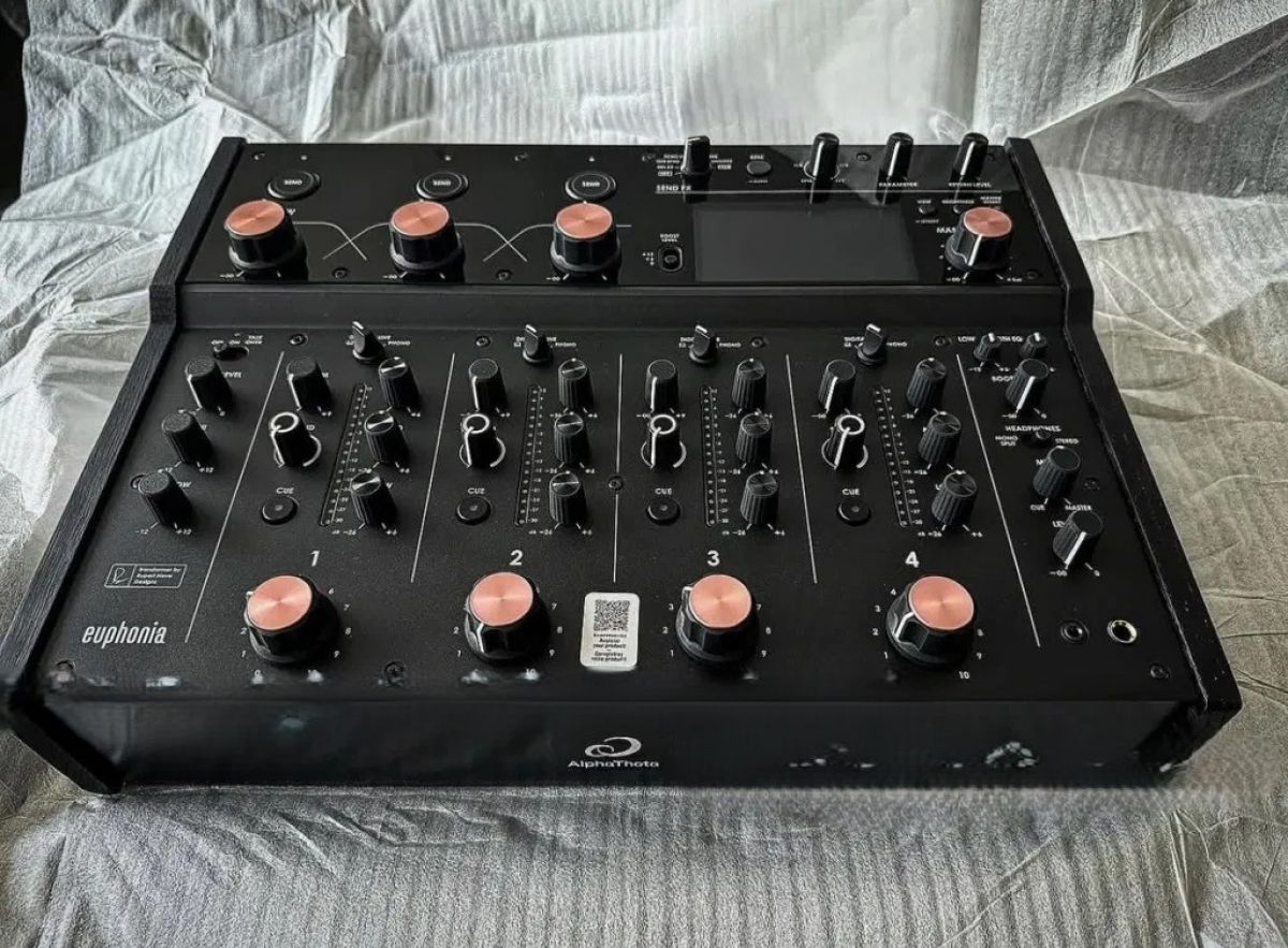 Pioneer CDJ-3000-W (2) + 1xDJM-900NXS2-W / 2x Pioneer Cdj-2000Nxs2W +1x Djm-900Nxs2W /2x Pioneer CDJ-Tour1 +1x Pioneer DJM-Tour1
